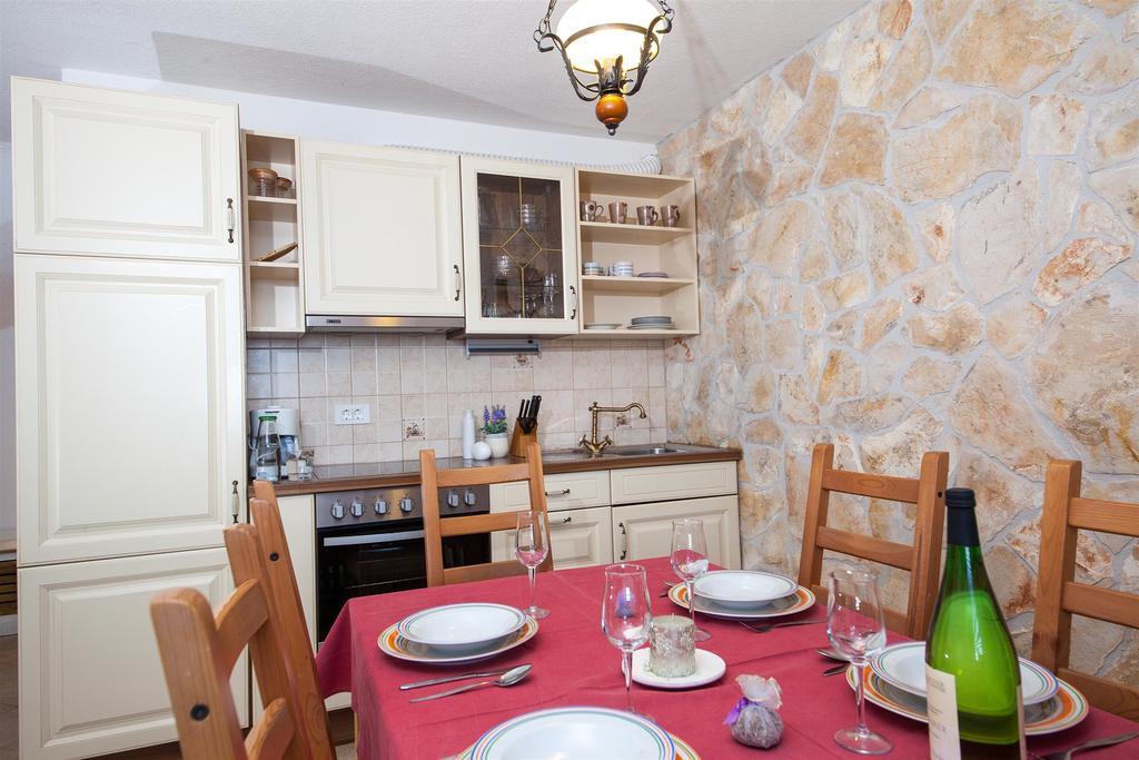 Apartments Plana, Зострог Екстер'єр фото