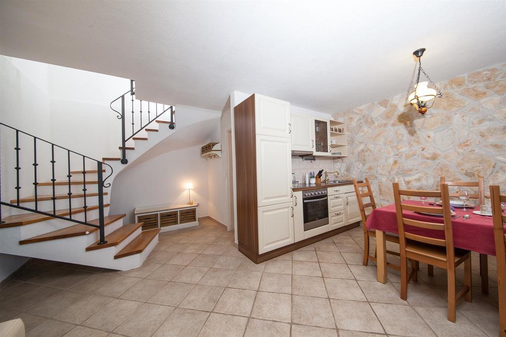 Apartments Plana, Зострог Екстер'єр фото
